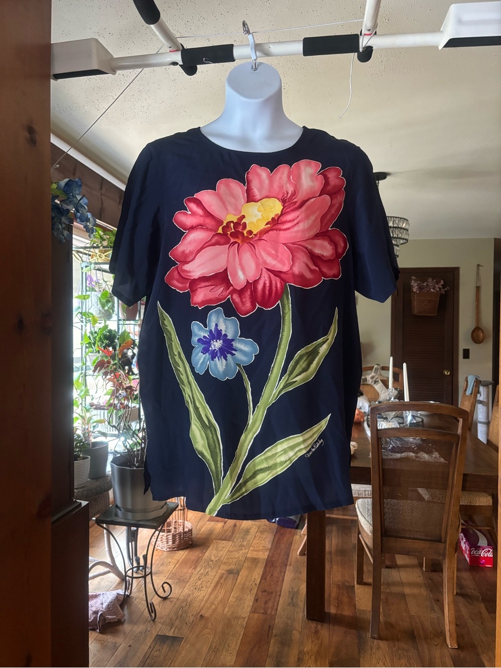 Vintage Diane Von Furstenberg Navy 100% Silk Blouse with Floral Design Sz L